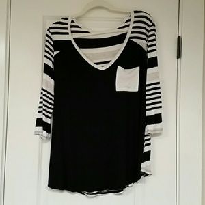 Contrast top by Le Lis